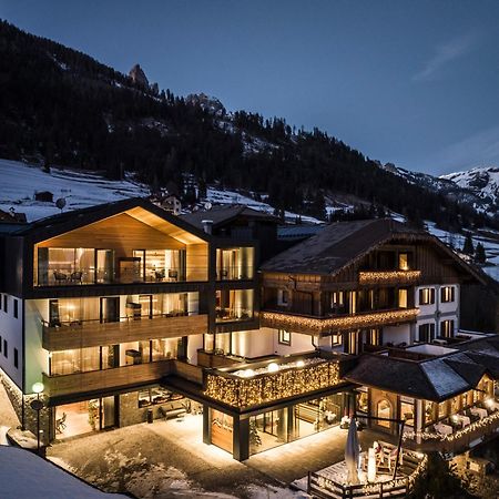 Hotel Ladinia Dolomites View Pozza di Fassa Dış mekan fotoğraf