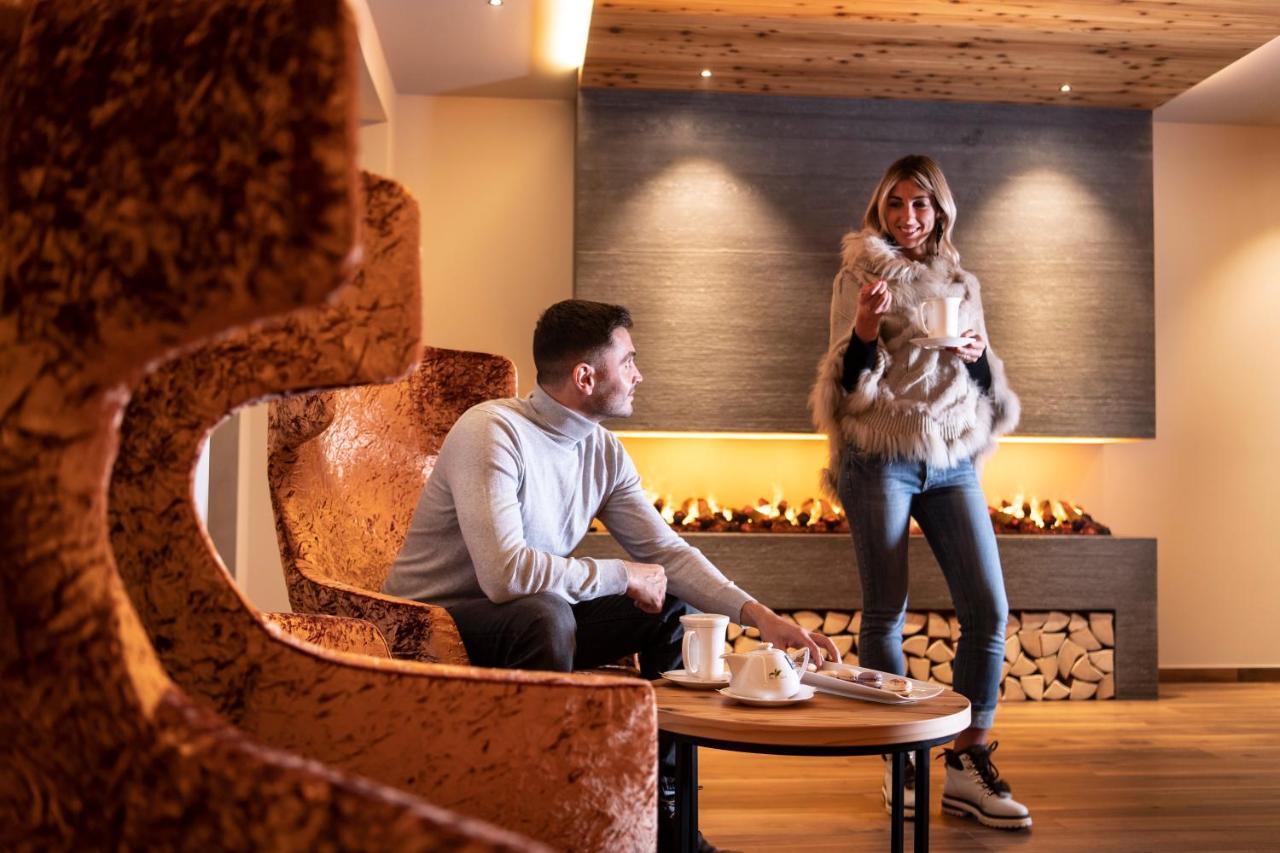 Hotel Ladinia Dolomites View Pozza di Fassa Dış mekan fotoğraf