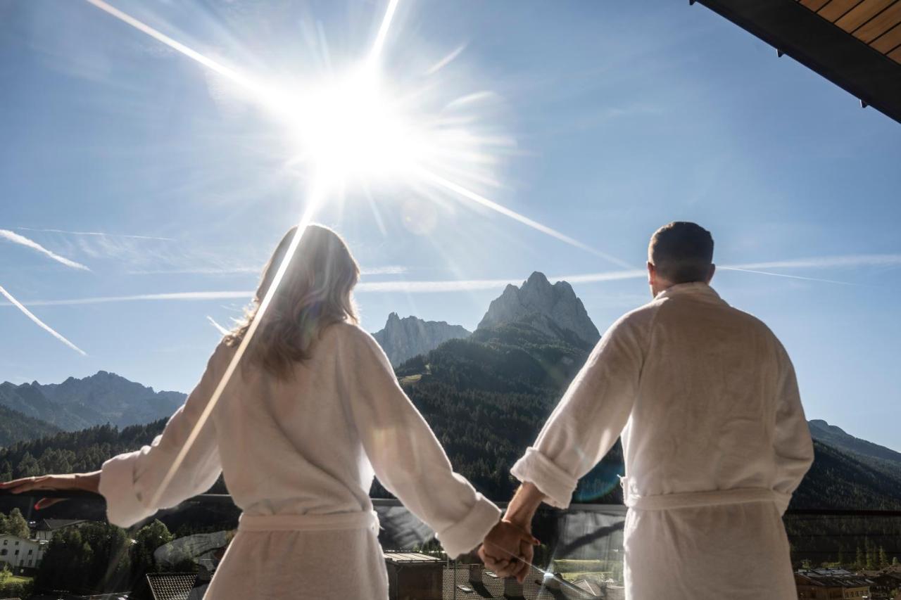 Hotel Ladinia Dolomites View Pozza di Fassa Dış mekan fotoğraf