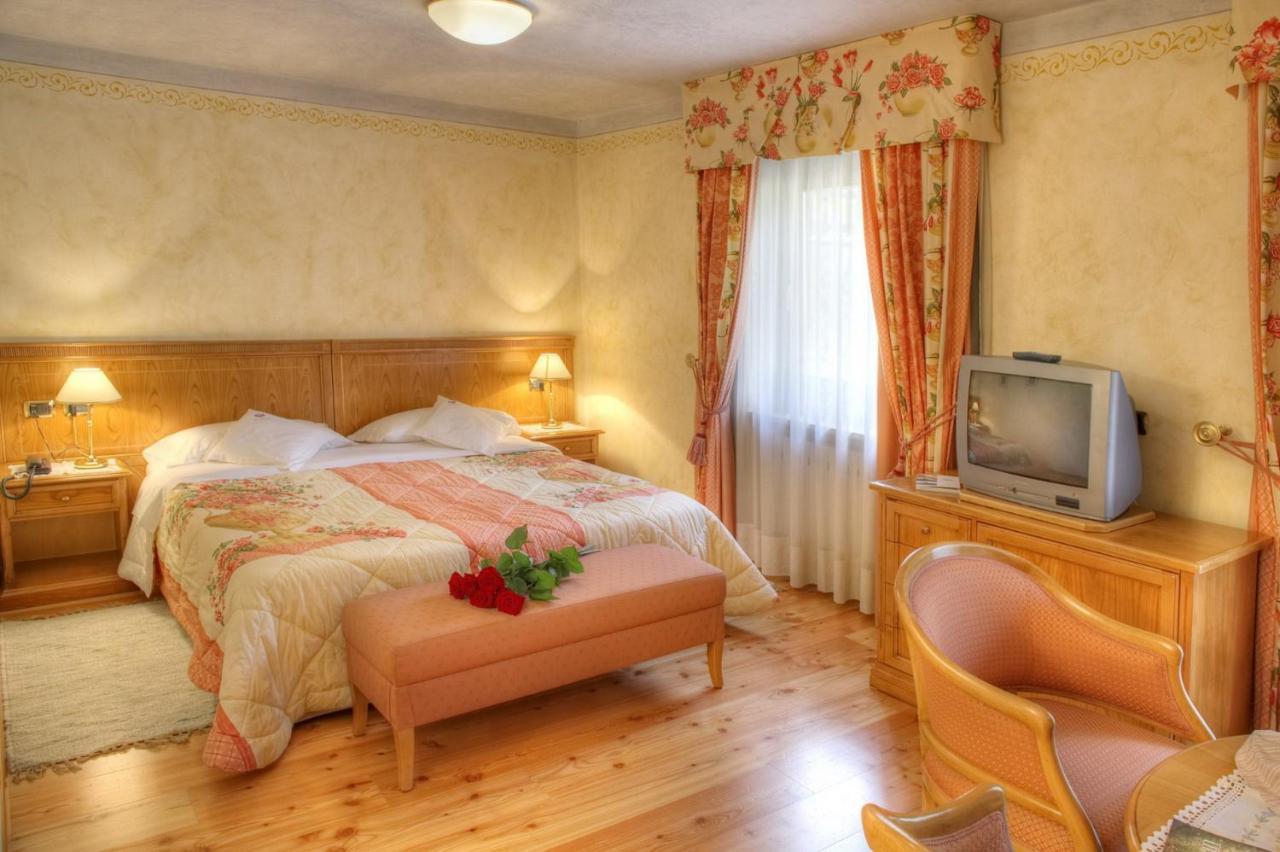 Hotel Ladinia Dolomites View Pozza di Fassa Dış mekan fotoğraf