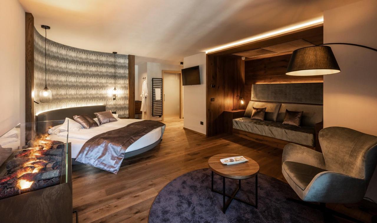 Hotel Ladinia Dolomites View Pozza di Fassa Dış mekan fotoğraf