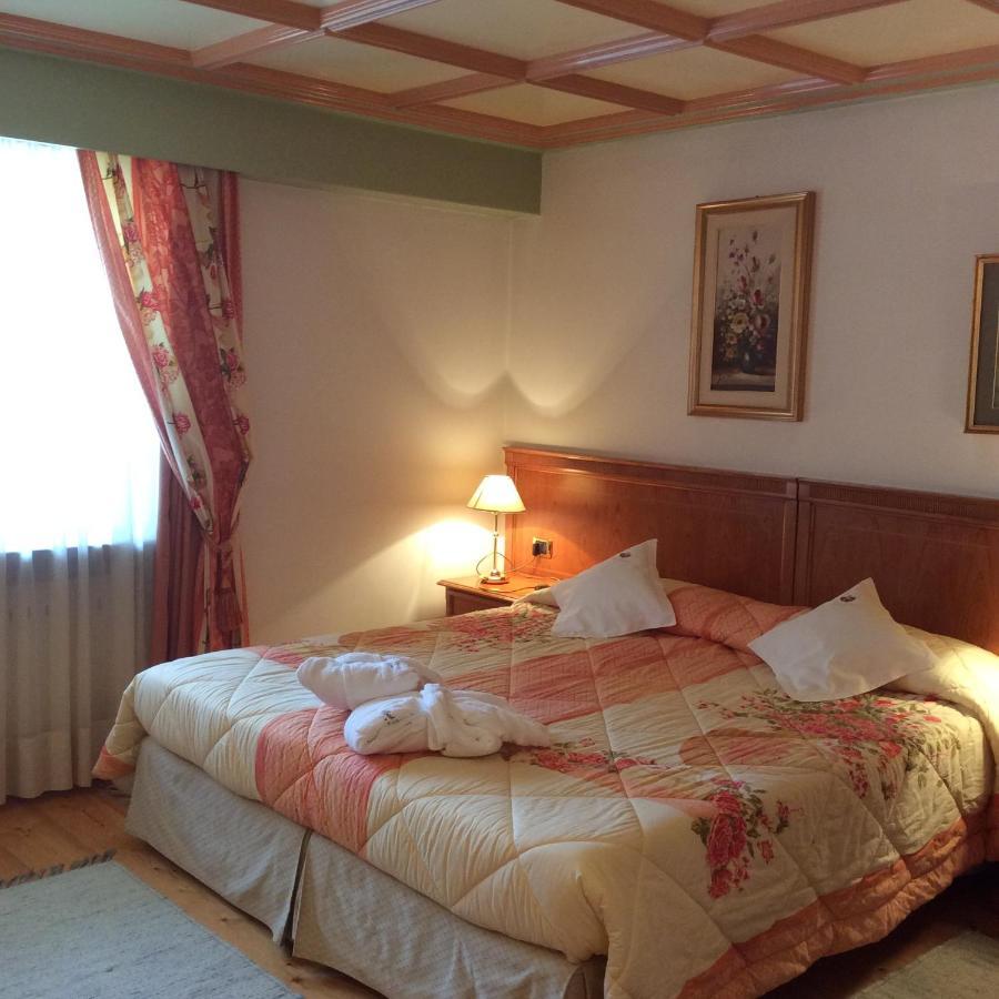 Hotel Ladinia Dolomites View Pozza di Fassa Dış mekan fotoğraf