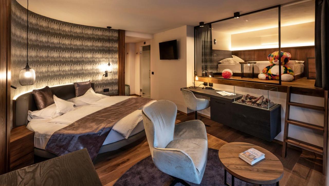 Hotel Ladinia Dolomites View Pozza di Fassa Dış mekan fotoğraf