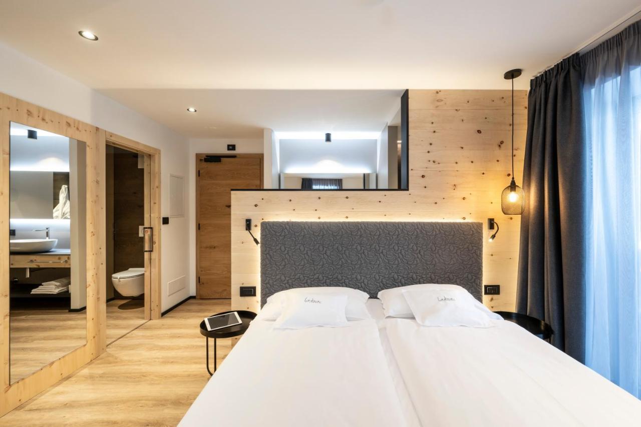 Hotel Ladinia Dolomites View Pozza di Fassa Dış mekan fotoğraf