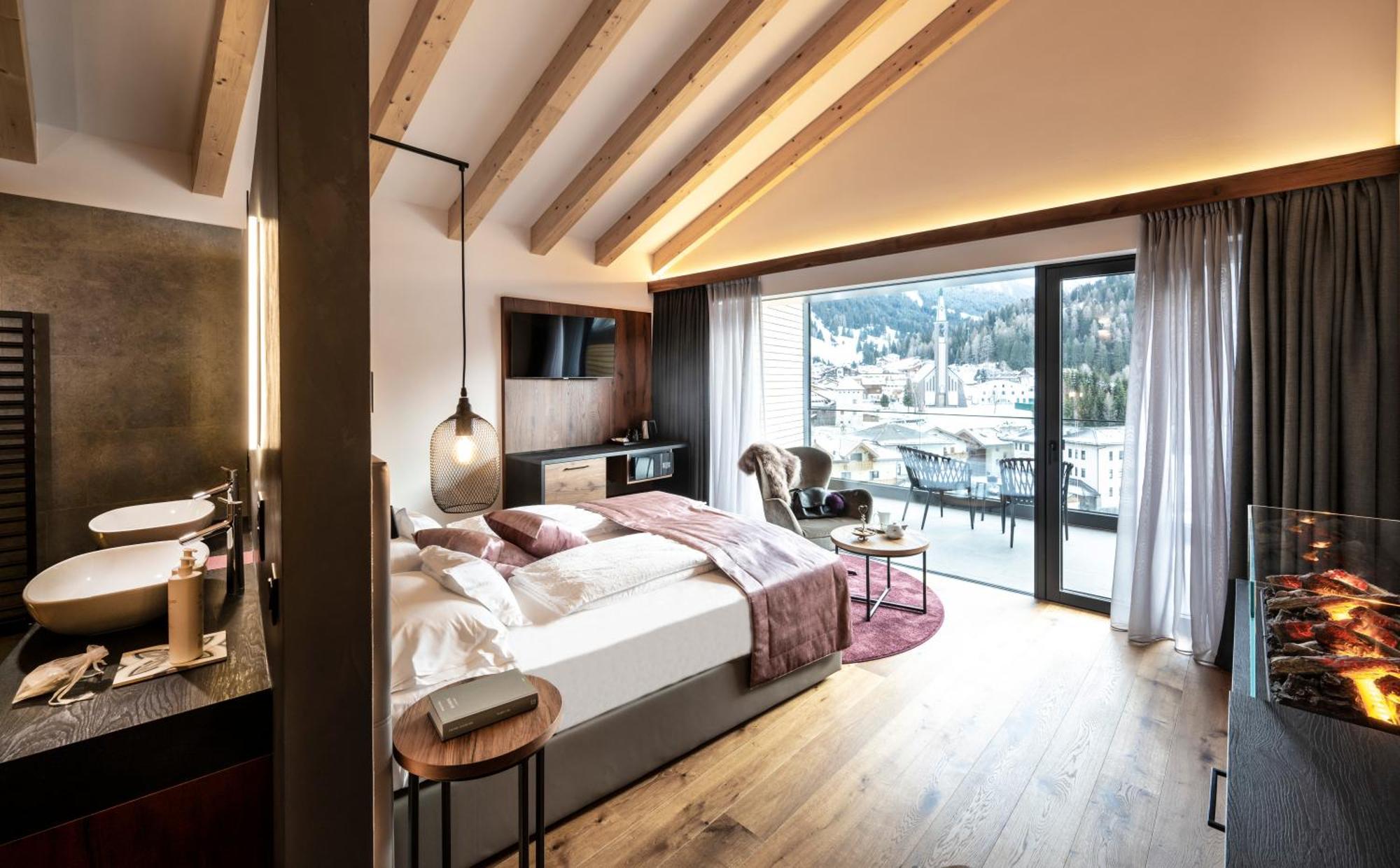 Hotel Ladinia Dolomites View Pozza di Fassa Dış mekan fotoğraf