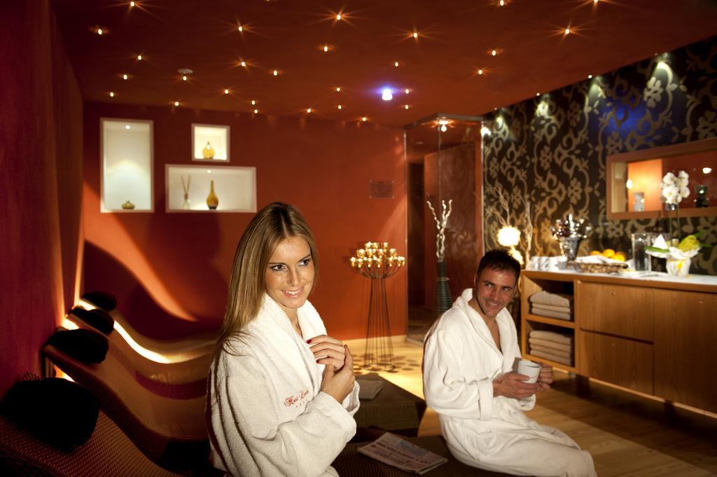 Hotel Ladinia Dolomites View Pozza di Fassa Dış mekan fotoğraf