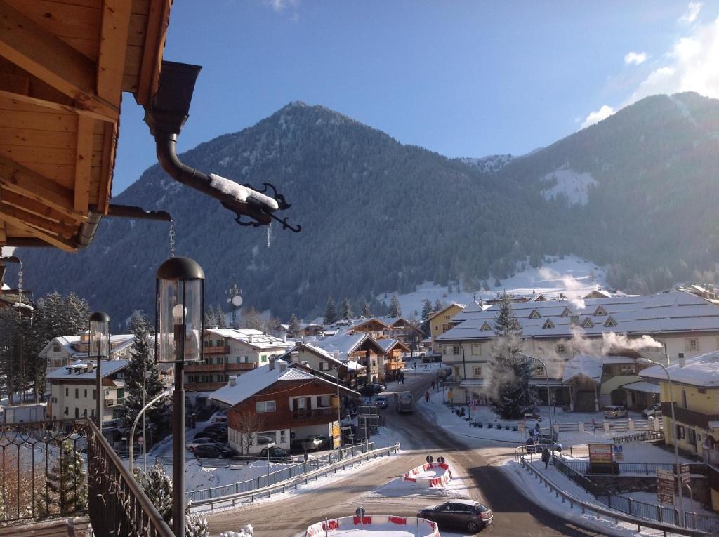 Hotel Ladinia Dolomites View Pozza di Fassa Dış mekan fotoğraf
