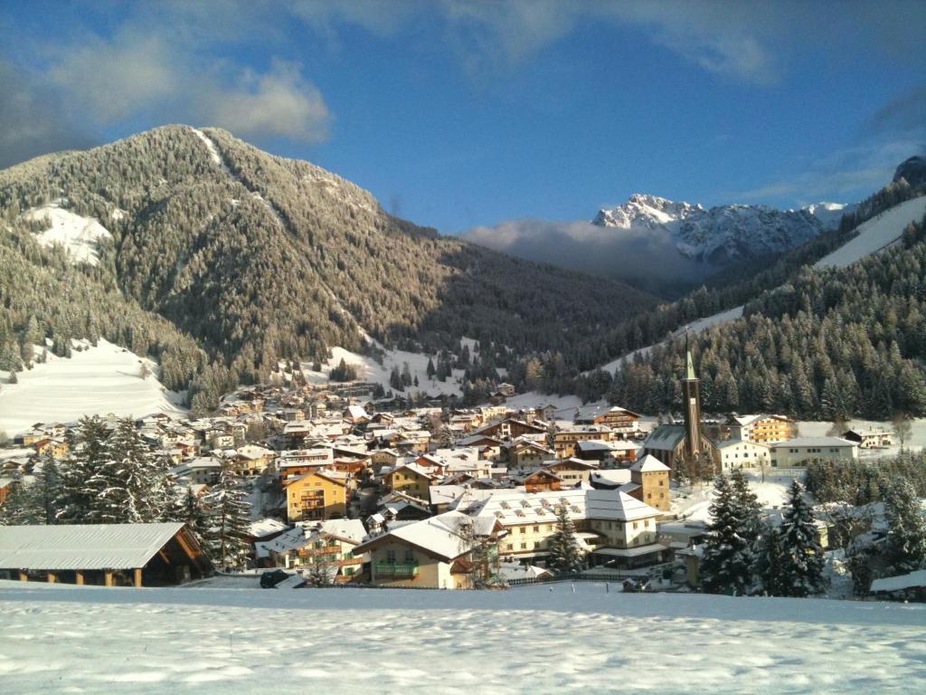 Hotel Ladinia Dolomites View Pozza di Fassa Dış mekan fotoğraf